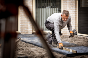 Hoveniers bedrijf brand, tuinontwerp, tuinaanleg, tuinonderhoud, bestrating.