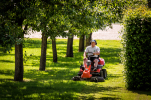 Hoveniers bedrijf brand, tuinontwerp, tuinaanleg, tuinonderhoud, bestrating.