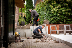 Hoveniers bedrijf brand, tuinontwerp, tuinaanleg, tuinonderhoud, bestrating.